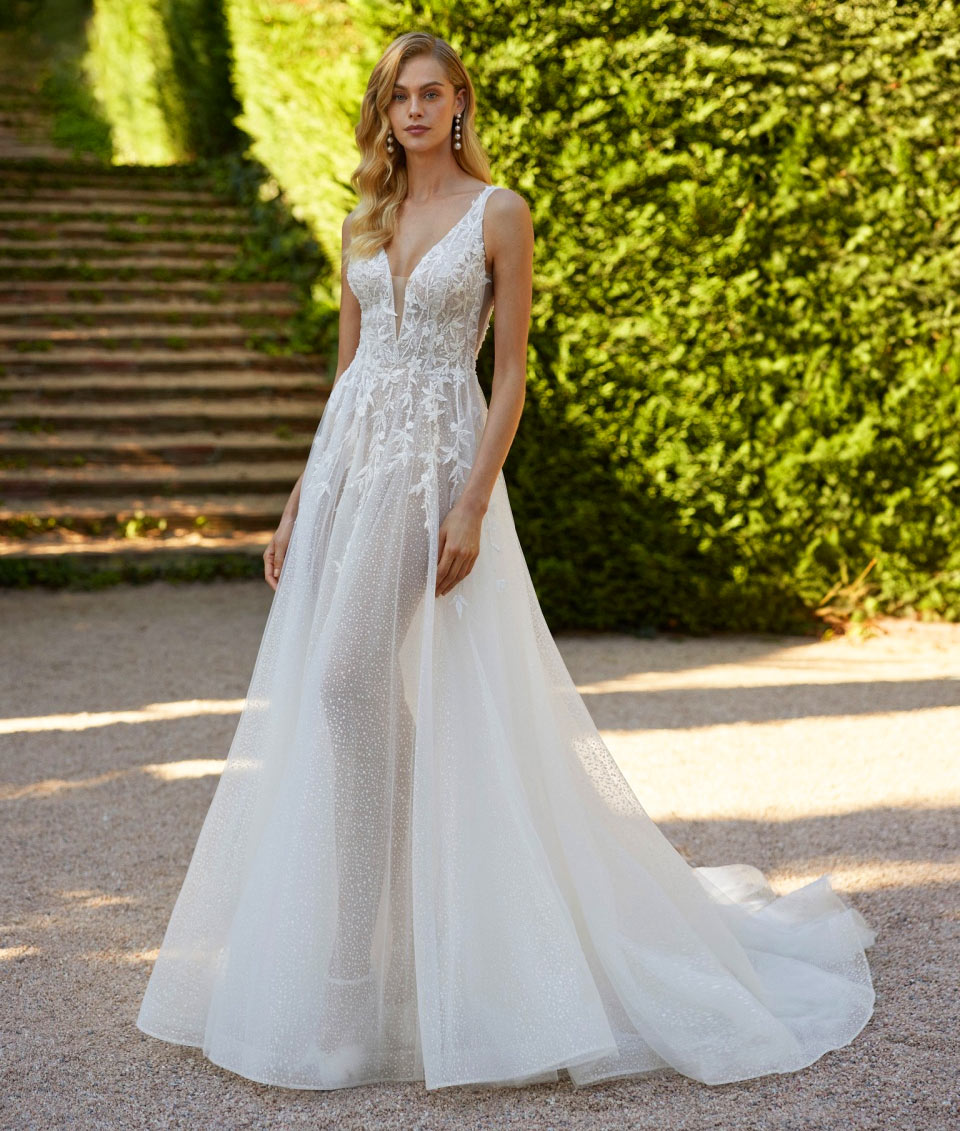 adriana alier derian wedding dress